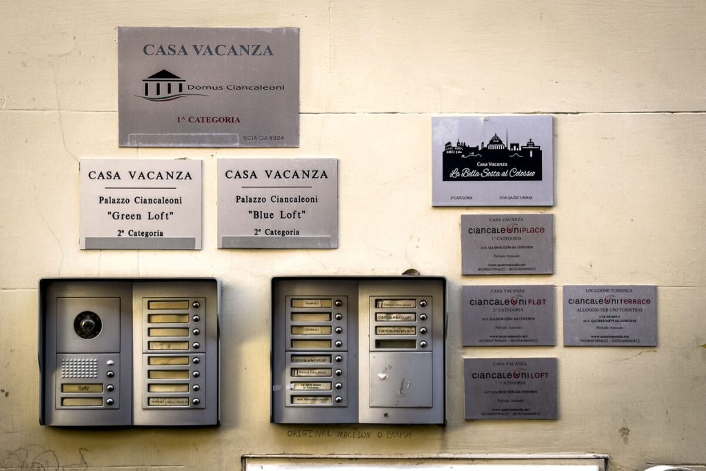 Check-in, marketing, pulizie, burocrazia. Chi sono i property manager, gli specialisti degli affitti brevi (VIDEO)