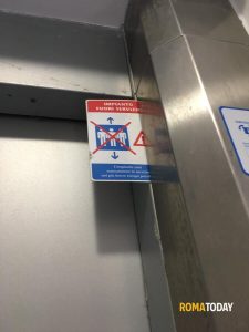 Da Caat a Sassat, cambia il nome non i disagi. A Cerquetta rifiuti, fogne otturate e ascensori rotti