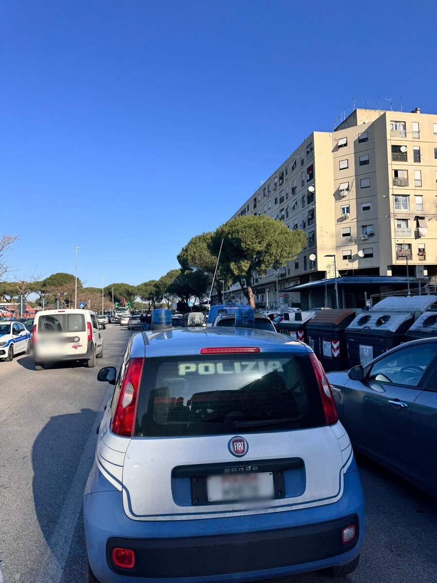 Blitz all'alba contro le piazze di spaccio di Tor Bella Monaca