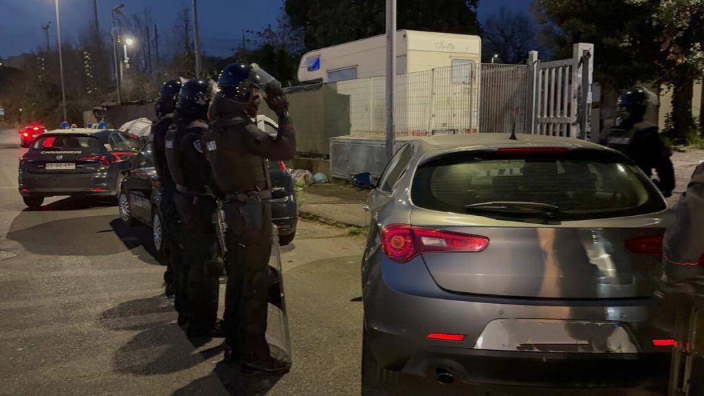 Truffe, rapine e furti in abitazione. Blitz a Roma, cinque arresti