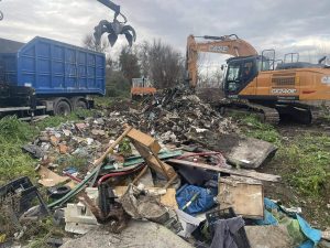A Ponte Mammolo addio alla maxi discarica. Bonifica in corso sui luoghi dell'incendio