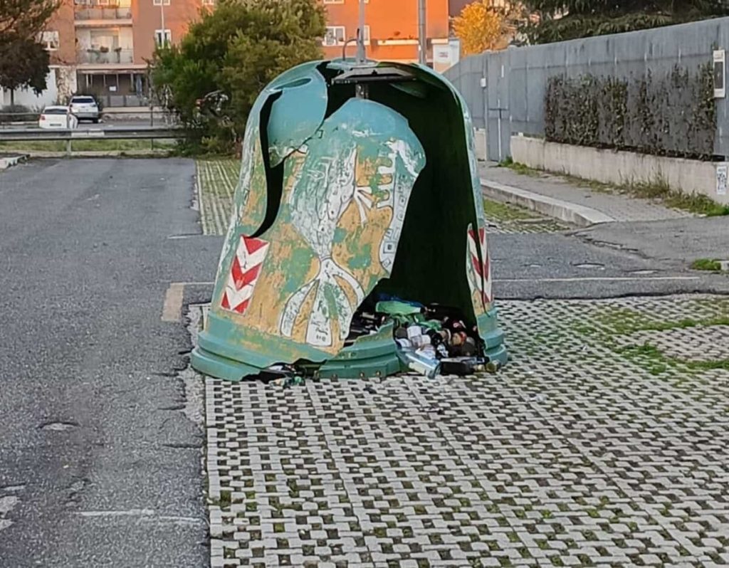 Casal Monastero, baby vandali scatenati a Capodanno. Il Comitato: "Reagire alla distruzione"