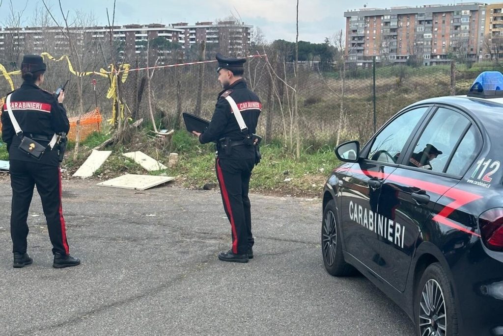 Botto artigianale inesploso abbandonato nell’area cani. Sul posto gli artificieri
