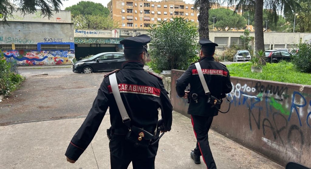 Le fermate della droga. Cocaina e crack a due passi dalla metro