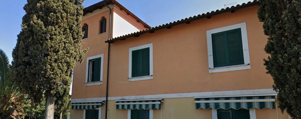 Debiti e licenza revocata ma in piena attività. La casa per anziani sotto sfratto diventa un caso