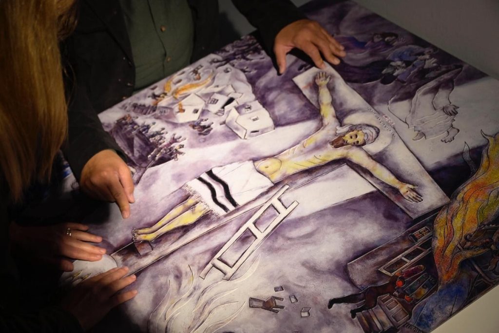 Crocifissione bianca di Marc Chagall tattile, parlante e in lingua dei segni al Museo del Corso