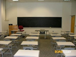 Le foto di 4 studentesse e una docente "spogliate" con Telegram e condivise. Il caso in un liceo di Roma