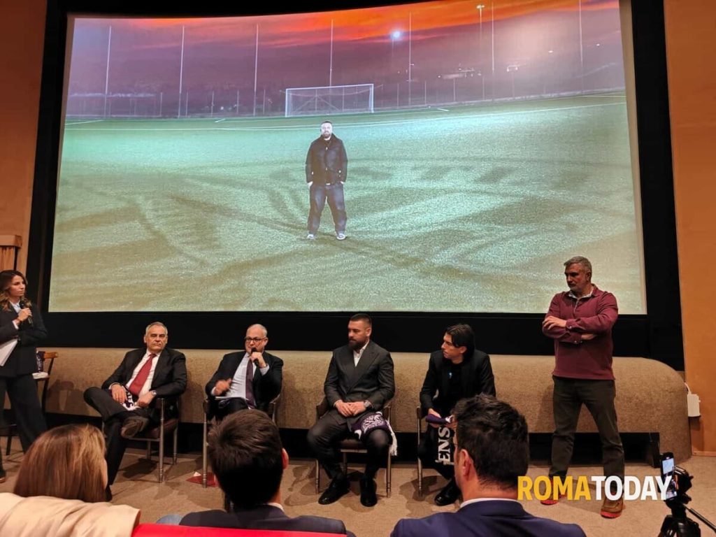 Daniele De Rossi presenta la sua Ostiamare: "Ci sarà un codice etico per ragazzi e genitori"