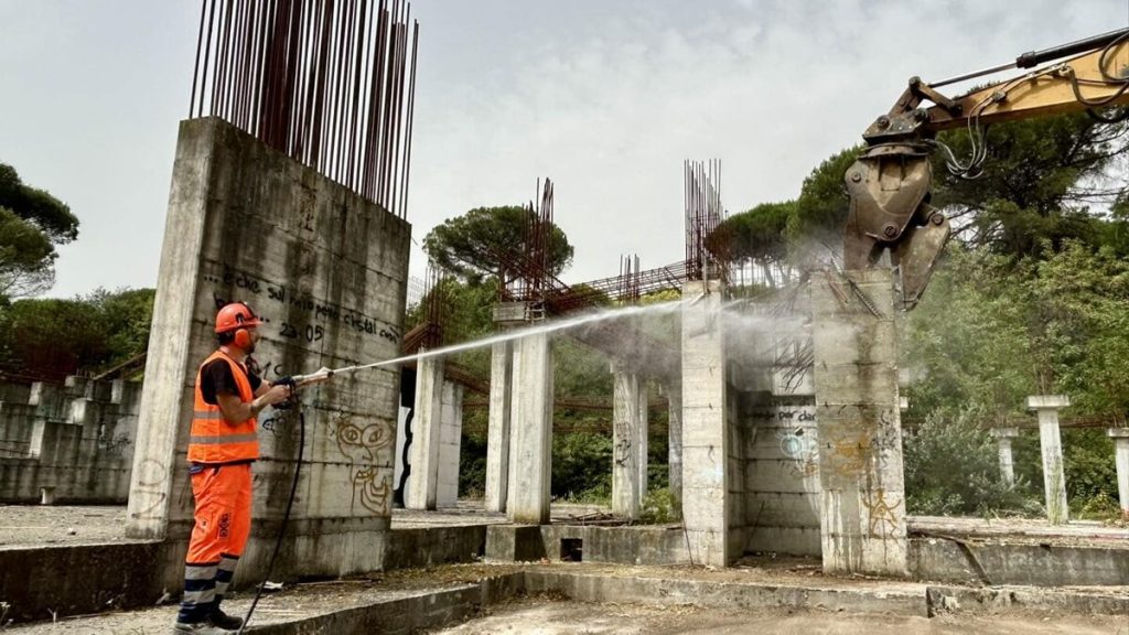 Colli d'Oro, via libera al progetto del nuovo centro sportivo che prenderà il posto dell'ecomostro