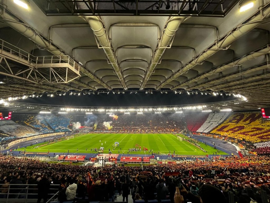 Roma-Lazio, le coreografie delle curve per il Derby