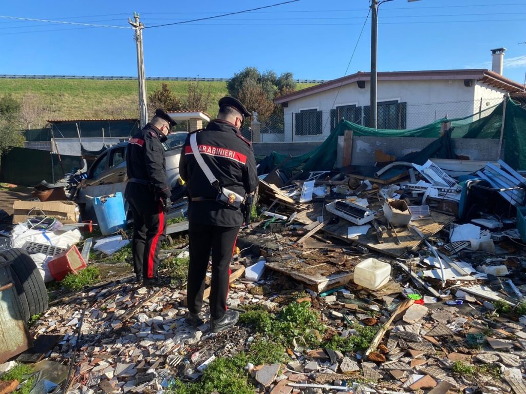 La discarica abusiva a cielo aperto di rifiuti pericolosi
