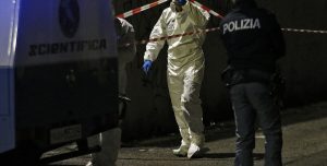 Far west a Roma, colpi di pistola e una bomba contro un villino. Ipotesi faida tra pusher