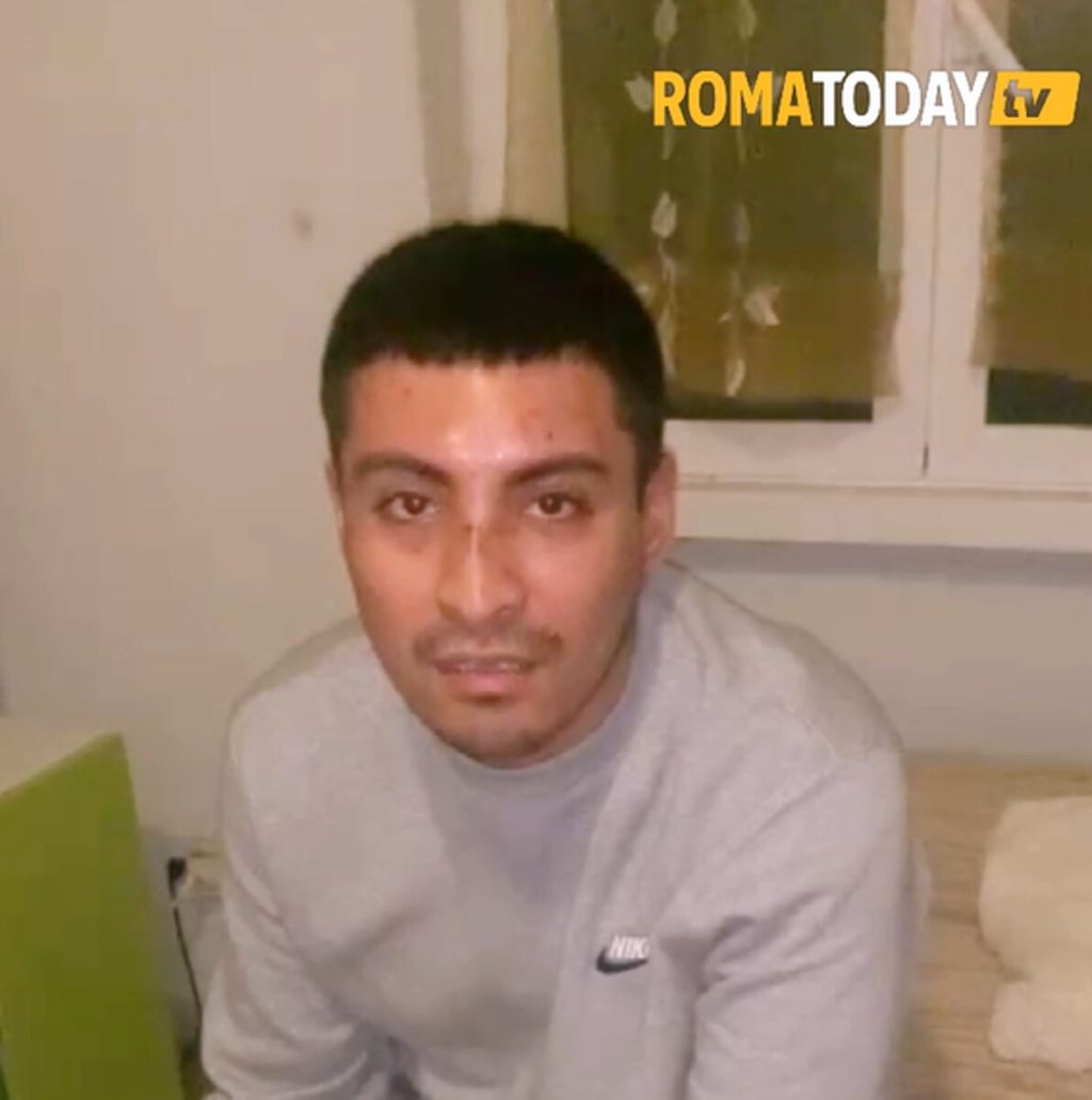 Coppia gay aggredita a Roma, le immagini del branco nei video. Le indagini verso una svolta