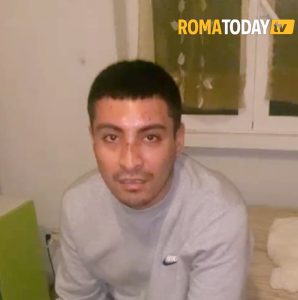 Coppia gay aggredita a Roma, le immagini del branco nei video. Le indagini verso una svolta