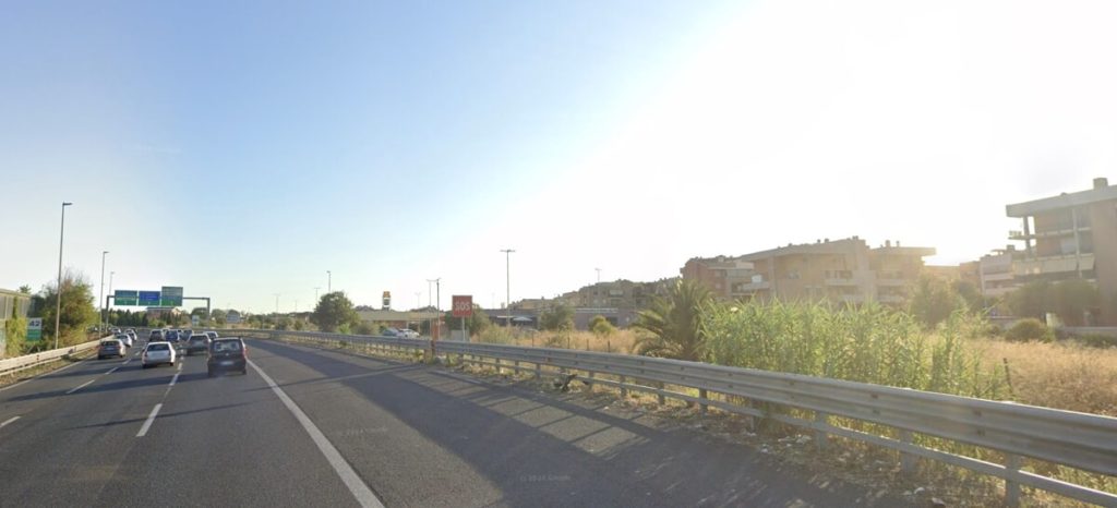 Il quartiere assediato dai rumori del raccordo. L'inquinamento è certificato da anni, ma i pannelli fonoassorbenti non arrivano