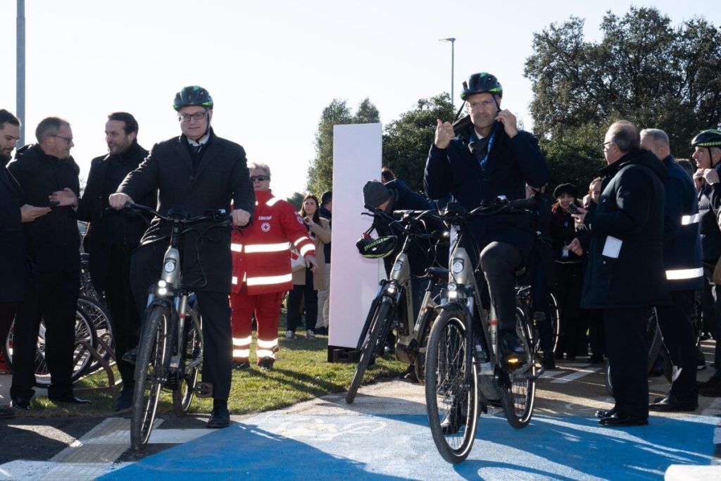Dall'aeroporto a Fiumicino in bicicletta, inaugurata la ciclovia "Pedalaria"