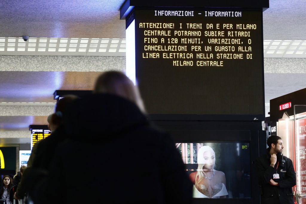 Caos treni, esposto di Fs per presunti sabotaggi