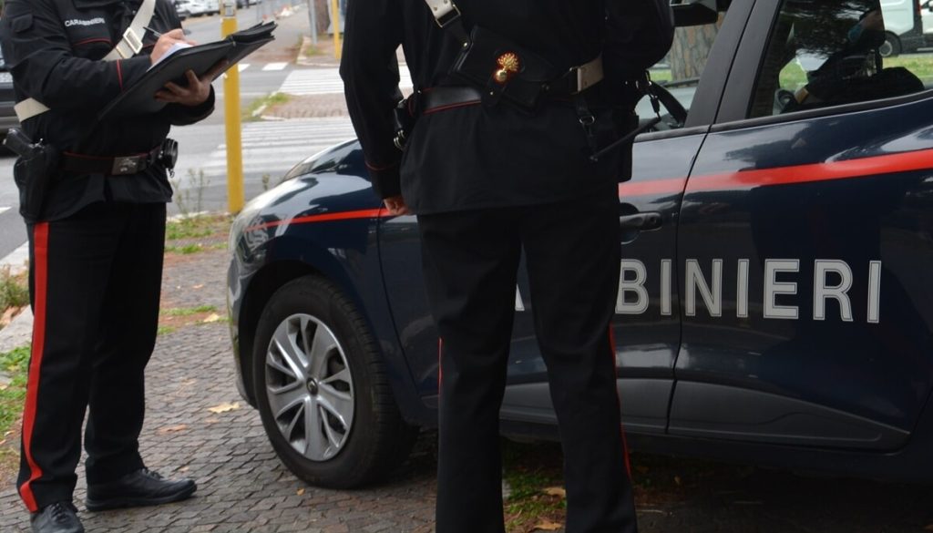 Il disoccupato a bordo dell'auto a noleggio con 80 involucri di cocaina