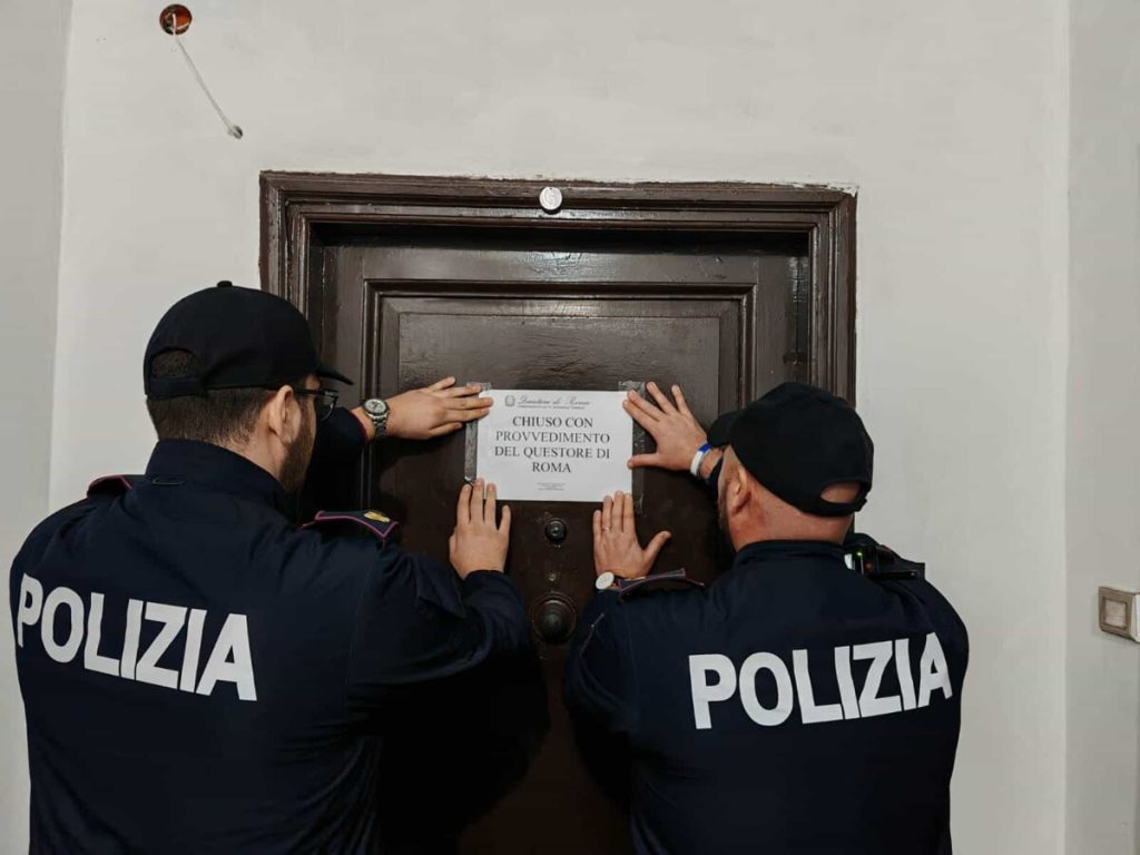 Alloggia nell'affittacamere senza documenti, trovato con due coltelli. Struttura chiusa una settimana