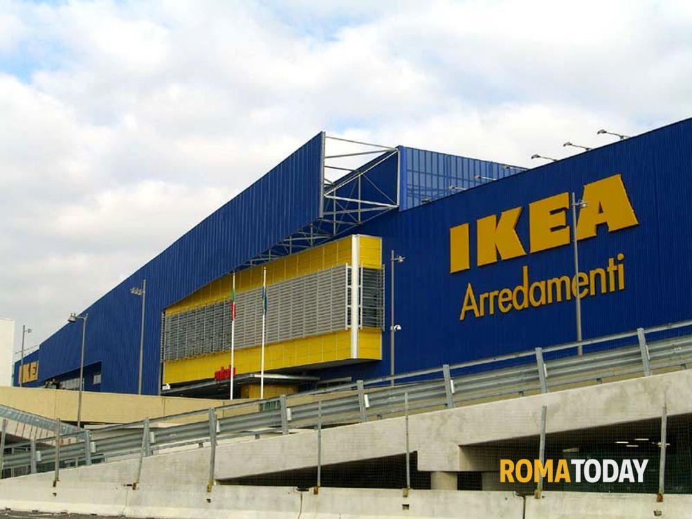 Ikea Porta di Roma chiude per lavori. Tutti in fila per le maxi offerte