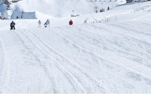 Cade con gli sci e sbatte la testa, grave 22enne romana