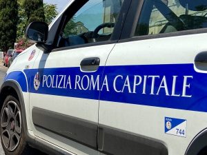 Incidente via di Fioranello: pullman fuori strada, chiusa un tratto
