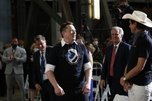 Il fratello di Musk incontra Gualtieri: spettacolo di droni per il Giubileo