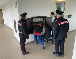 Bypass al contatore per rubare energia elettrica. Raffica di sanzioni