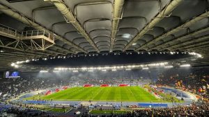 Roma-Lazio, è il giorno del derby della Capitale. Una città blindata e divisa in due