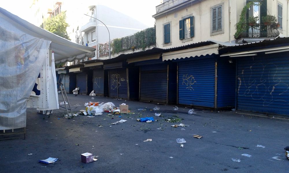 L’Alberone si prepara a salutare il mercato: sì alla strada pedonale al posto dei banchi