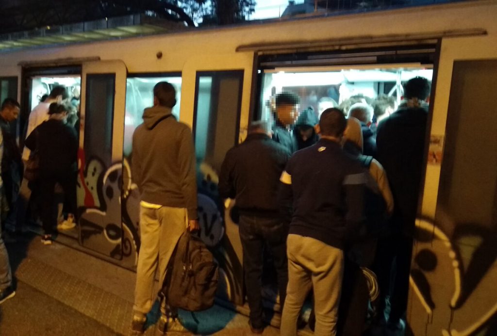 Metromare, il guasto ad un treno manda in tilt la linea: corse in ritardo e attese infinite