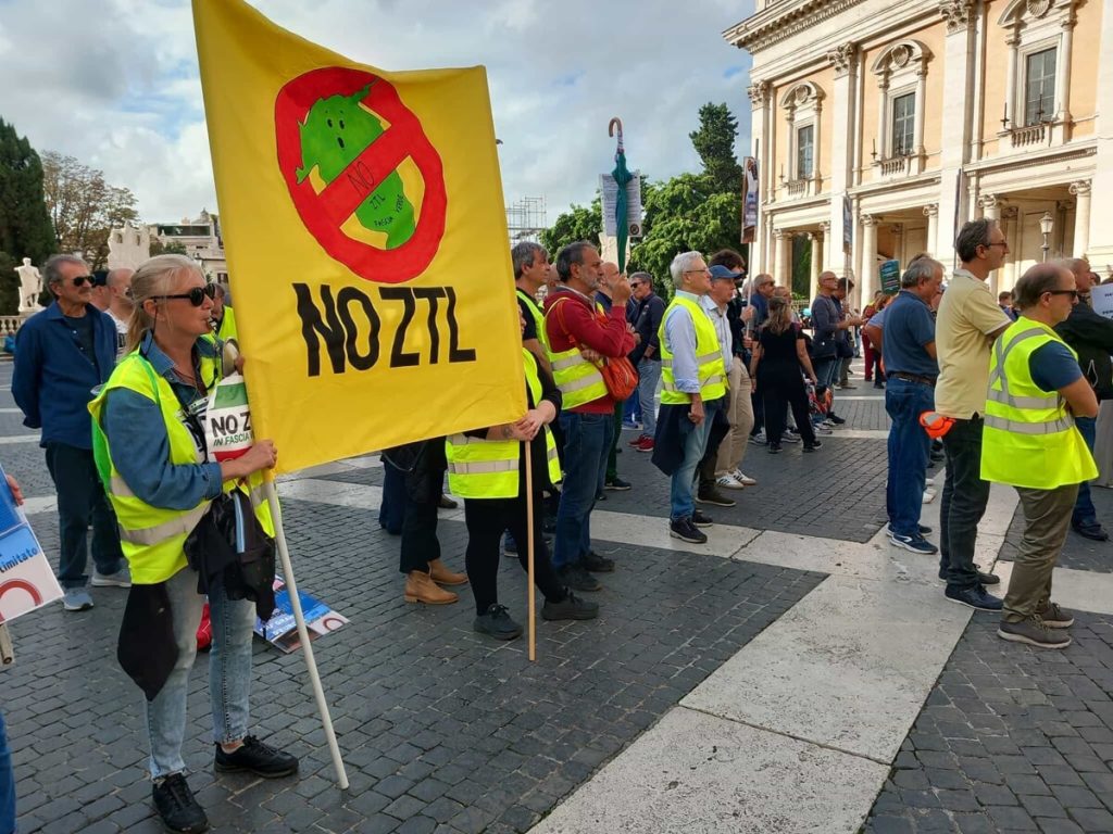 Il Campidoglio stanzia mezzo milione di euro per spiegare ai romani la Ztl fascia verde
