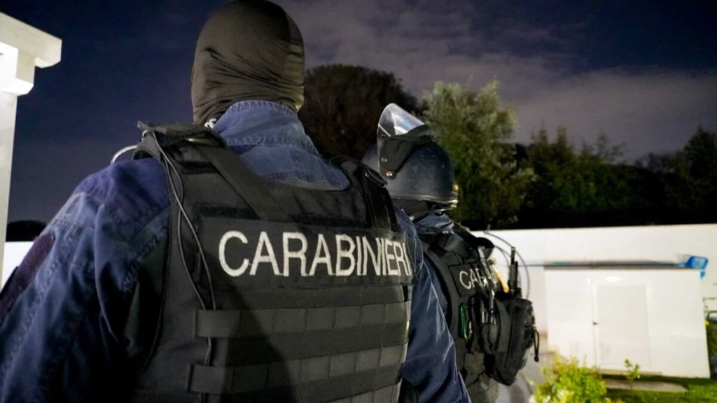 Pizzini dal carcere e perizie false, 32 misure cautelari. Tra loro anche uno psicologo e un avvocato