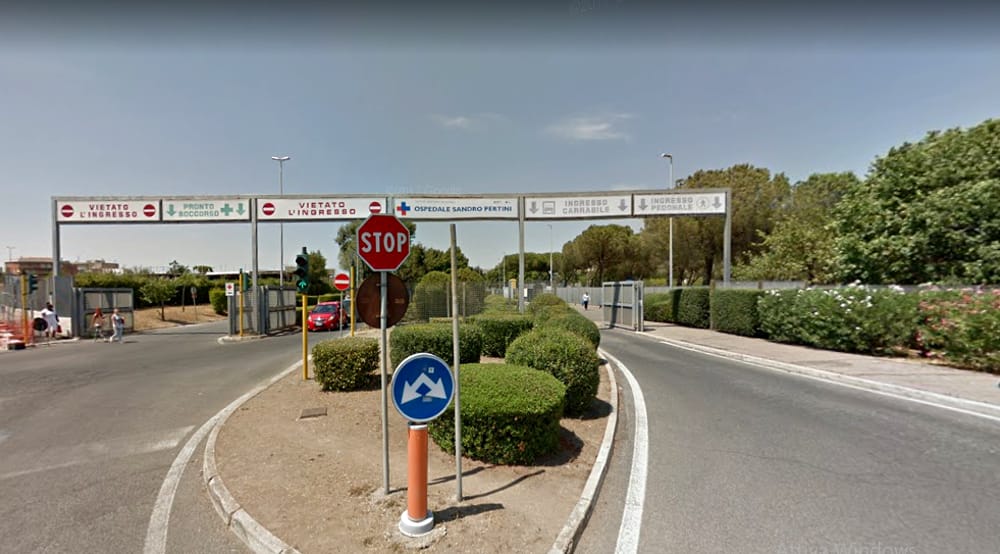 Roma, non viene ricoverata al pronto soccorso: calci e pugni a personale medico