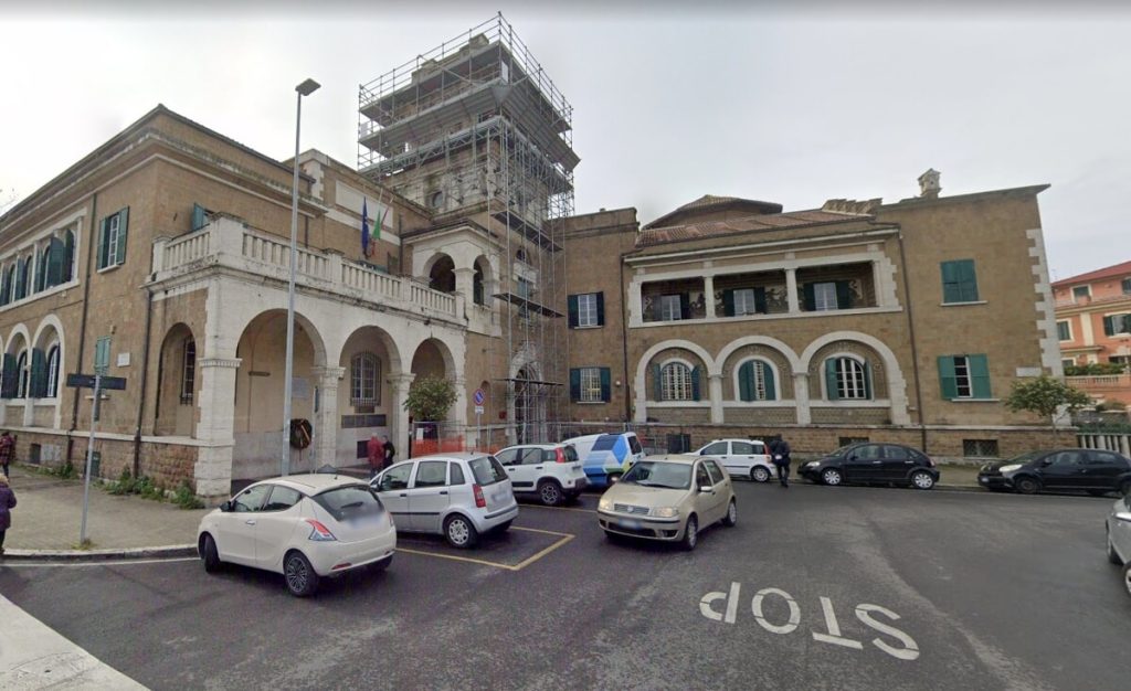 Un albero all’ex palazzo del governatorato: commemora le vittime degli “stermini dimenticati”