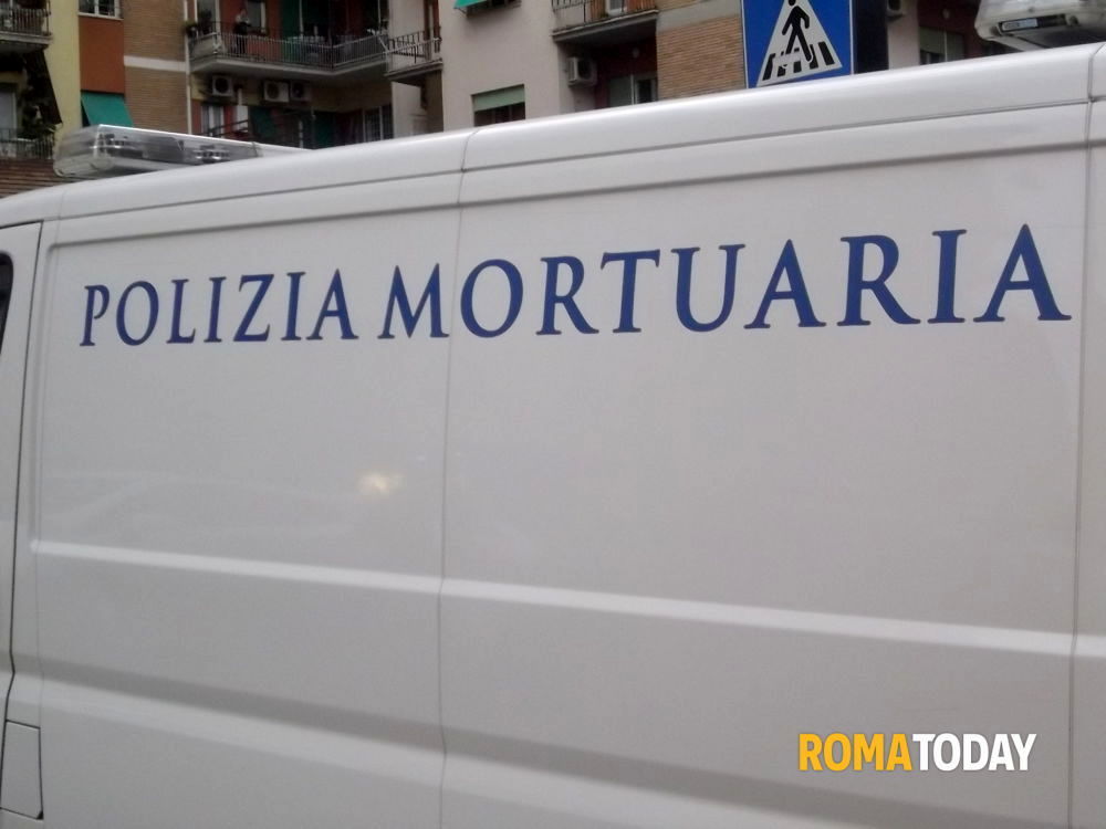 Dramma della solitudine a Roma: due sorelle trovate morte in casa