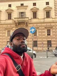 Primo Nero, l'influencer aggredito e rapinato a Roma mentre era in diretta social