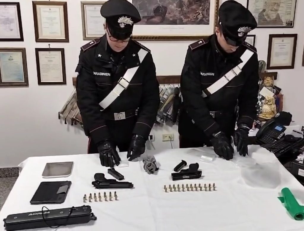 L'invasione di crack a Roma, pusher (anche) armati e su auto a noleggio. Nove arresti