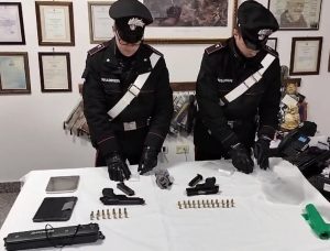 L'invasione di crack a Roma, pusher (anche) armati e su auto a noleggio. Nove arresti