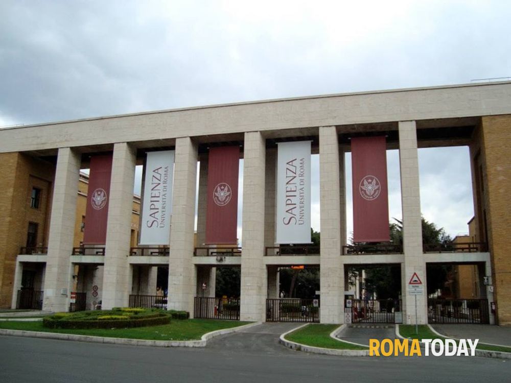 Finto poliziotto rapina autista all'uscita dall'università