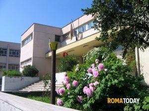 La scuola chiude per legionella e i genitori protestano: "Tanti disagi e nessuna certezza"