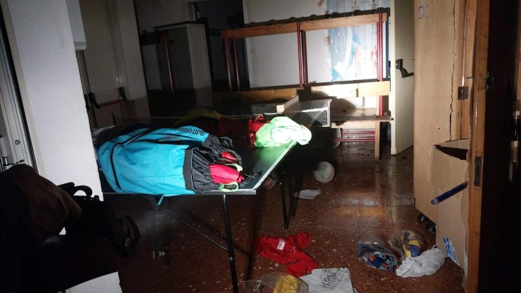 Liceo Gullace, ecco il piano per salvare la succursale dopo gli incendi. Il quartiere si mobilita