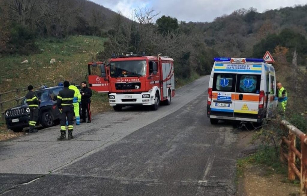 Cacciatore si perde nella nebbia, paura nel bosco
