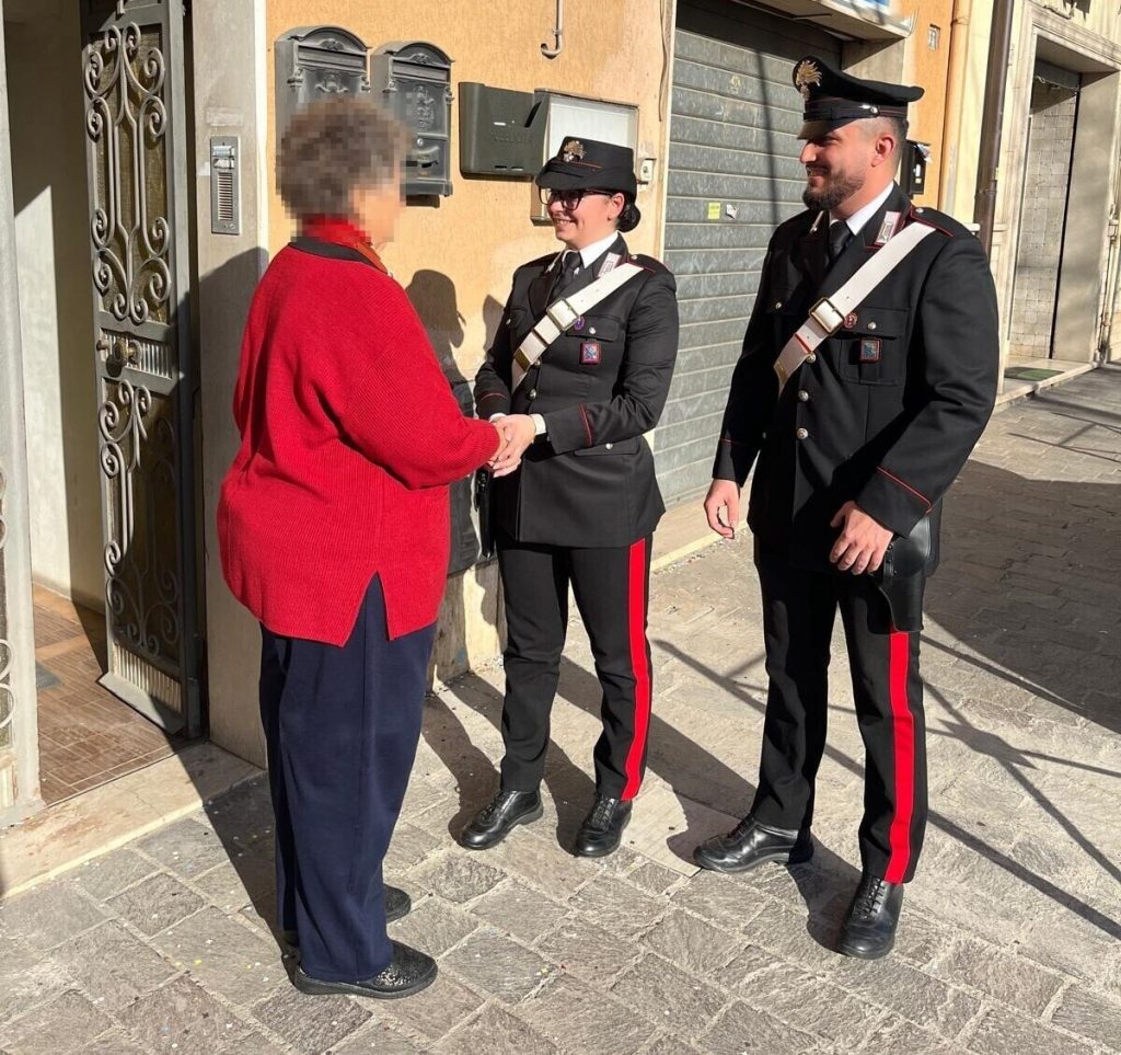 Due 15enni sono partiti da Napoli con un'auto a noleggio e hanno truffato una nonna per 15mila euro
