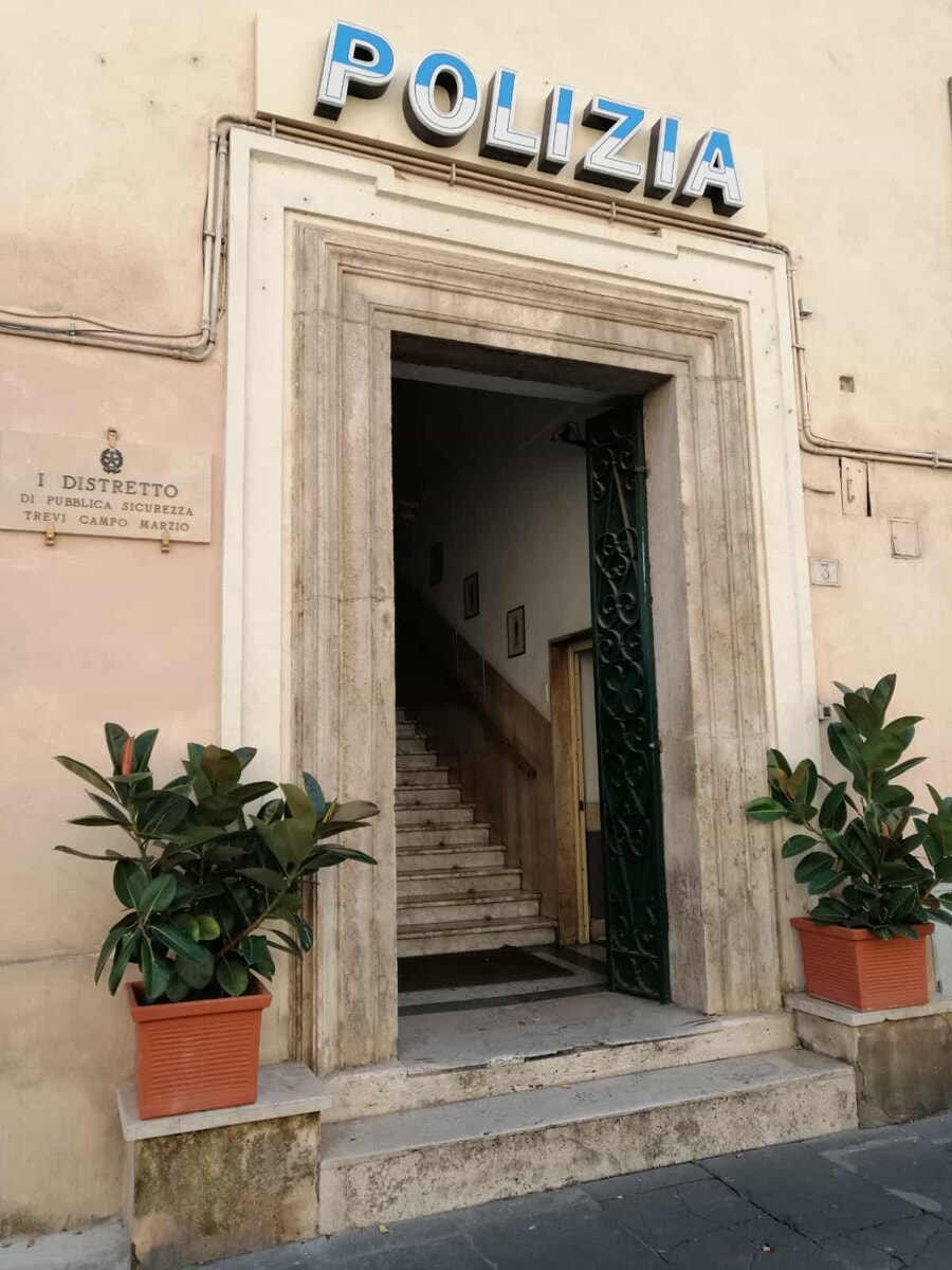 La coppia che ruba nei negozi del centro