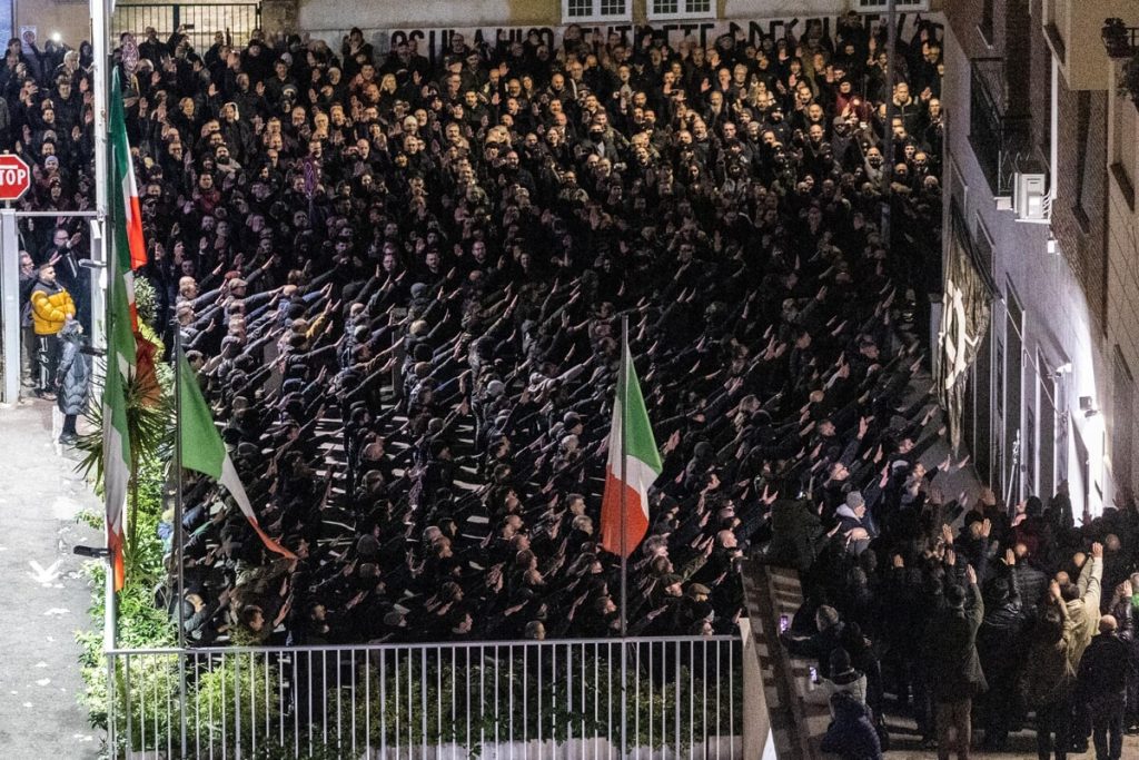 Acca Larentia, 47 anni dopo saluti romani e il rituale del presente. La Digos filma tutto e indaga