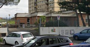 Ladri sfondano la porta della scuola e rubano cibo dalla mensa
