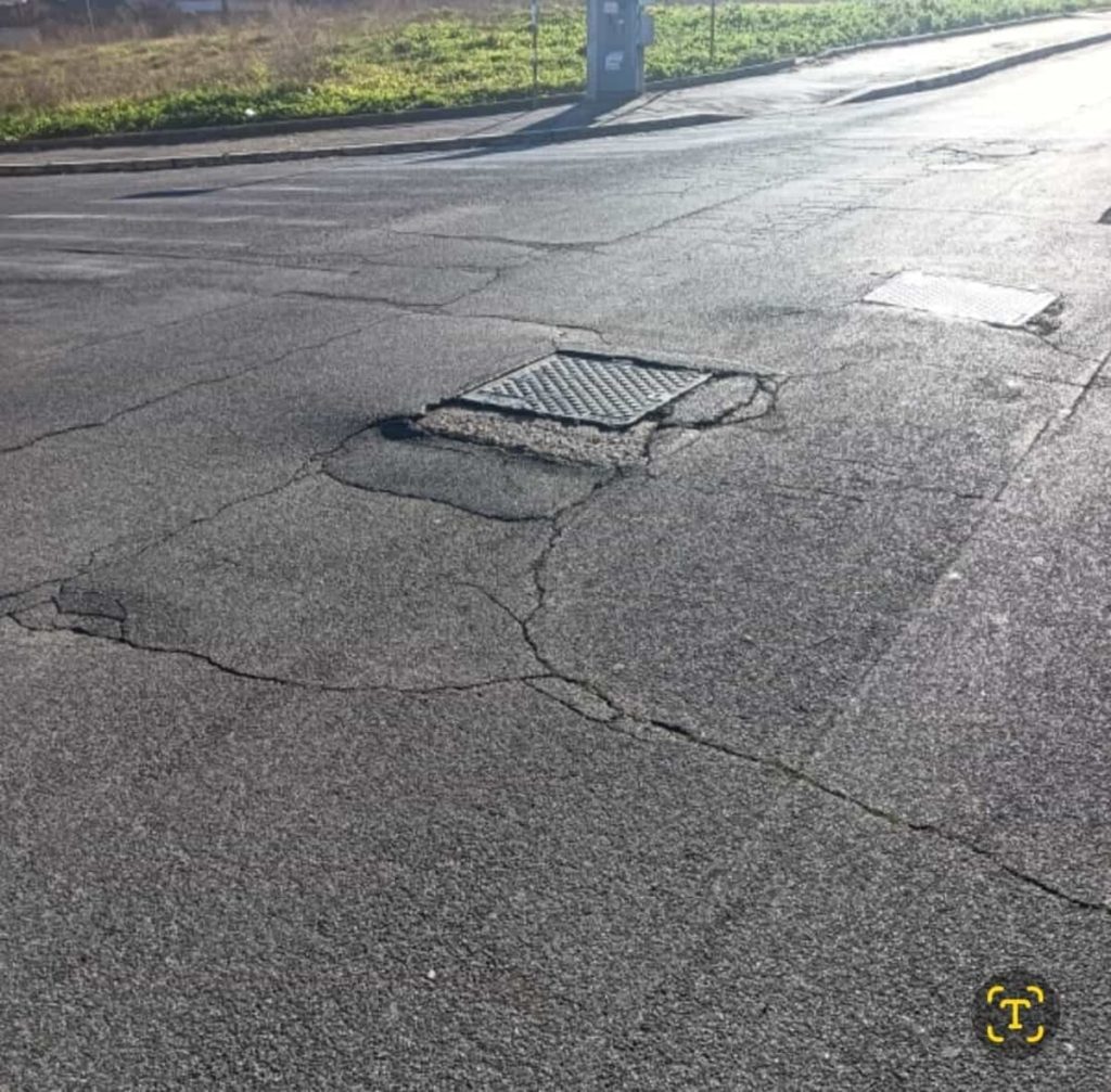 Giardino di Roma, i tombini sprofondano. Al via i lavori per rifare la strada