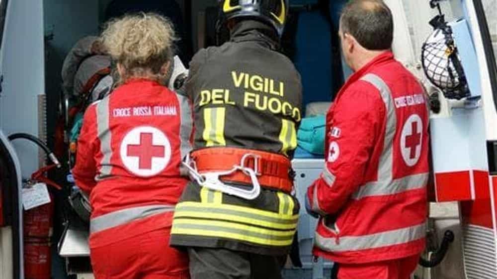 Incendio a Montesacro: fiamme in appartamento. Fumo invade scale della palazzina, due intossicati