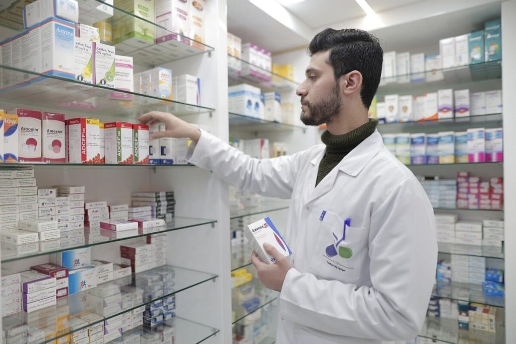 Fondi di investimento e famiglie storiche. Gli imperi dietro alle catene di farmacie in città
